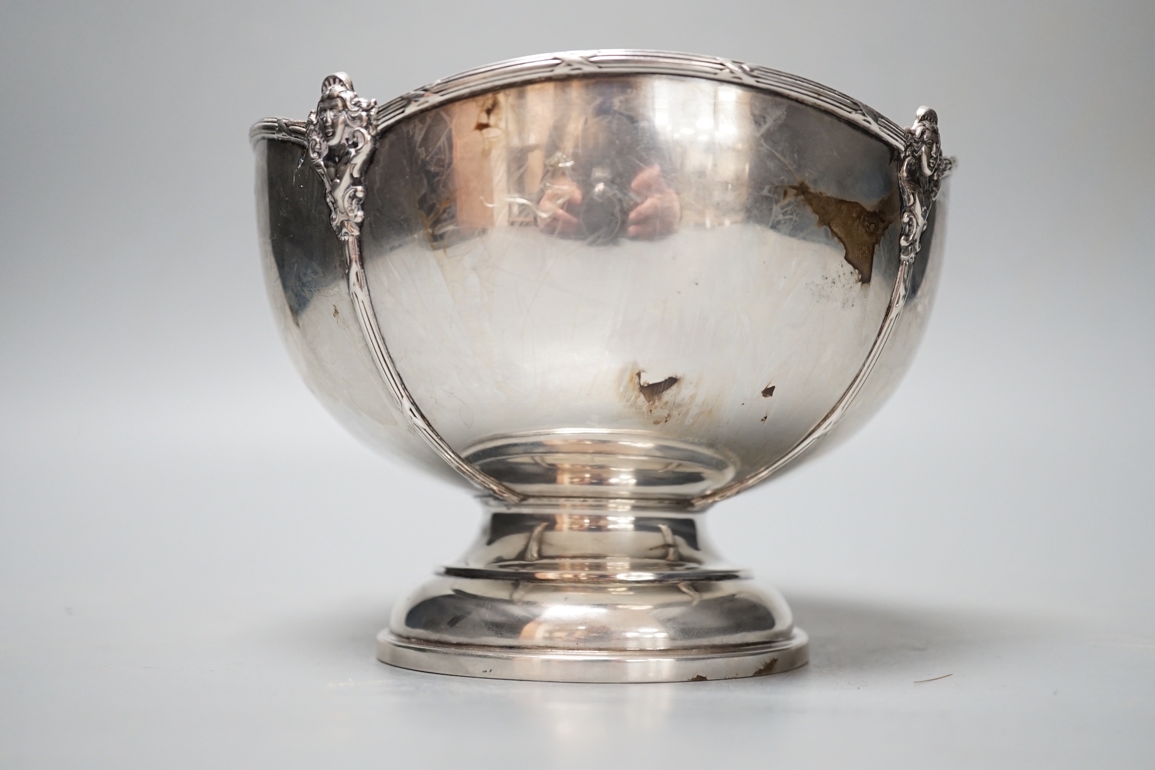 An Edwardian silver rose bowl, Birmingham, 1909, diameter 16.1cm, 9.5oz.